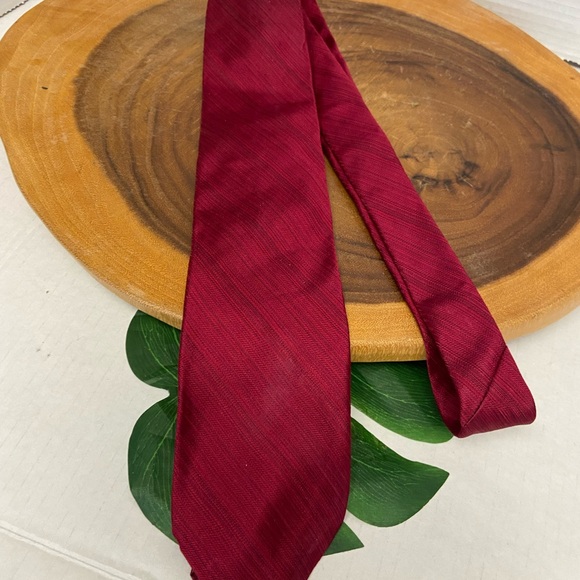 Brooks Brothers Irregular Red Tie - Picture 3 of 5